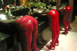 ZASKAKUJACE I SEKSOWNE TOALETY