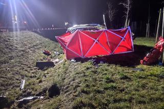 Śmiertelny wypadek na drodze ekspresowej S7. Bentley roztrzaskał się w drobny mak