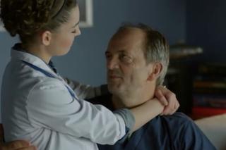 LEKARZE, odc. 6. Beata Jasińska (Agnieszka Więdłocha) i jej ojciec Leon Jasiński (Jacek Koman)
