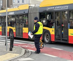 Koszmarny wypadek przy palmie. Autobus przejechał pieszą, a ulicą polała się krew