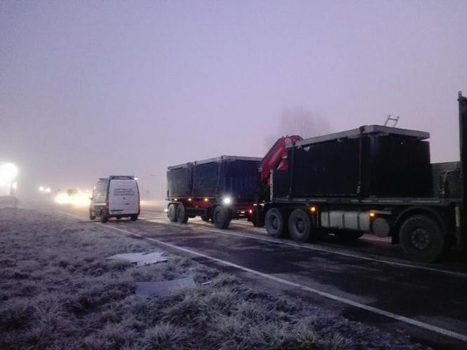 Betonowe szamba na DK10. Transportem zainteresowała się ITD