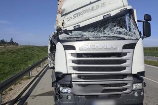 Tragiczny wypadek koło Ełku. Dwie osoby śmiertelnie potrącone przez ciężarówkę