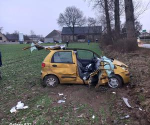 Wypadek koło Borowa. Małżeństwo w szpitalu, kobieta w ciężkim stanie