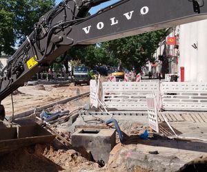 Rozkopanie dużego skrzyżowania odsłoniło fragmenty historii miasta Siedlce