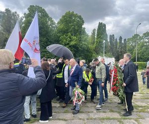 Antywojenny protest na Cmentarzu Żołnierzy Radzieckich w Warszawie