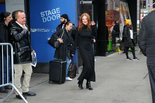 Paryski look Julianne Moore zachwycił wszystkich. To stylizacja idealna na zimowe imprezy!