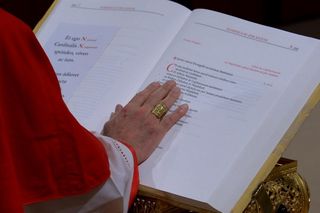 Z OSTATNIEJ CHWILI: Rozpoczęło się konklawe 2025 – kardynałowie złożyli przysięgę w Kaplicy Sykstyńskiej