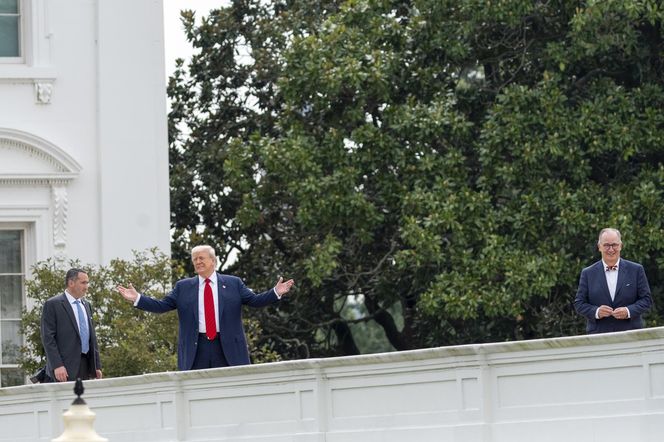 Trump wszedł na dach Białego Domu! Mówił o broni nuklearnej