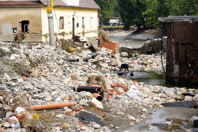 Burmistrz wyjechała na drogie wakacje, w tym czasie jej miasteczko zalała wielka fala. "Nie wrócę"