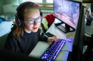 Gry komputerowe zamiast spotkań z kolegami? To tam teraz toczy się prawdziwe życie towarzyskie