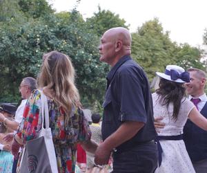 „Tańcowali” na parkiecie w Muzeum Wsi Lubelskiej aż miło było patrzeć! FOTORELACJA z sobotniej potańcówki