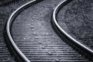 Tragedia na torach w Kaliszu. Nastolatka rzuciła się pod pociąg i zginęła na miejscu! 