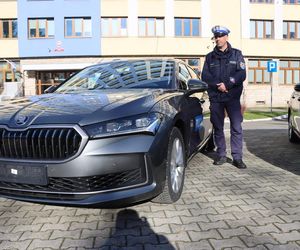 Tak rozpoznasz nieoznakowany radiowóz. Na te elementy zwróć uwagę 