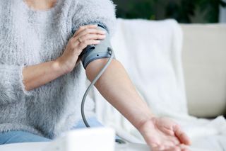 Masz nadciśnienie, mimo że bierzesz leki? Winny może być jeden hormon. Nowa terapia daje nadzieję milionom