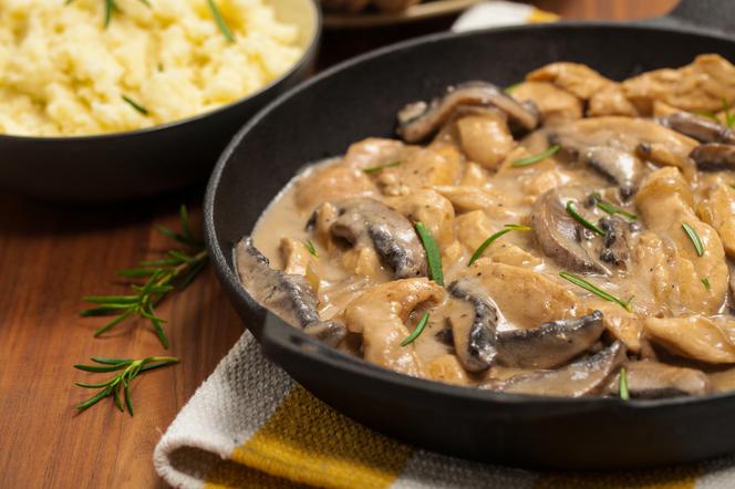 Boeuf Stroganow: klasyczny przepis