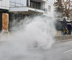 Zamknięta ulica w centrum Warszawy. Tajemnicze ćwiczenia, chodzi o ambasadę.