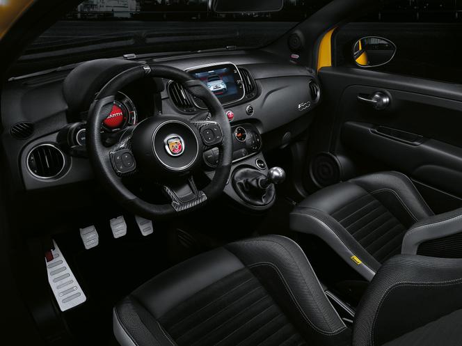 2016 Abarth 595 Competizione
