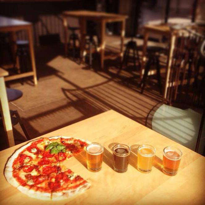 Te miejsca mają swój klimat! Oto TOP 10 najbardziej niezwykłych barów w Warszawie [GALERIA]