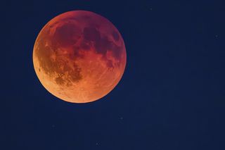 Krwawy Księżyc. Całkowite zaćmienie Księżyca obserwowane na całym Świecie