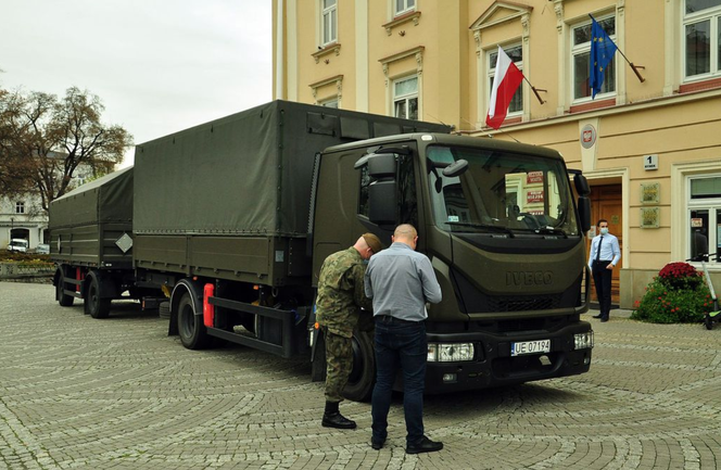 Kilka tysięcy litrów płynu do dezynfekcji przyjechało do Przemyśla. Dokąd trafi?