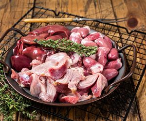 Podroby, czyli przysmak PRL’u. 10 najlepszych przepisów na wątróbkę i nie tylko