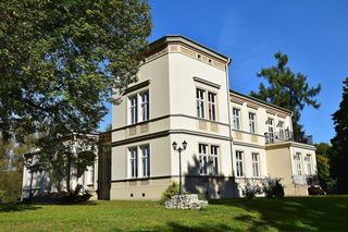 To jeden z najpiękniejszych pałaców w Małopolsce. Można go podziwiać nieopodal Krakowa