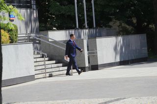 Mentzen wychodzi z MON