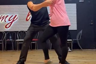 Bursztynowicz trenuje taniec kochanków