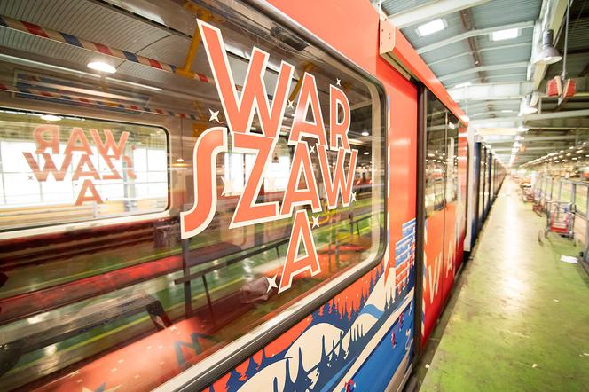 Świąteczne wagony metra 2021 - jak będą wyglądały? To wspaniała niespodzianka! [ZDJĘCIA]