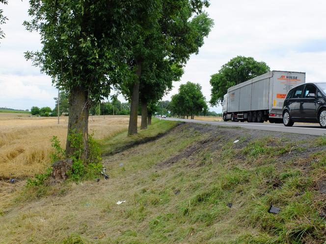 Wyprzedzał na trzeciego, przez niego dwie osoby nie żyją. Choć uciekł z miejsca tragedii, jest już w areszcie