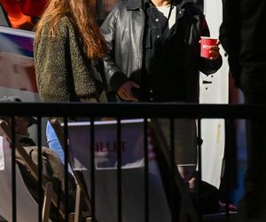 Maciej Musiał całował ukochaną na balkonie