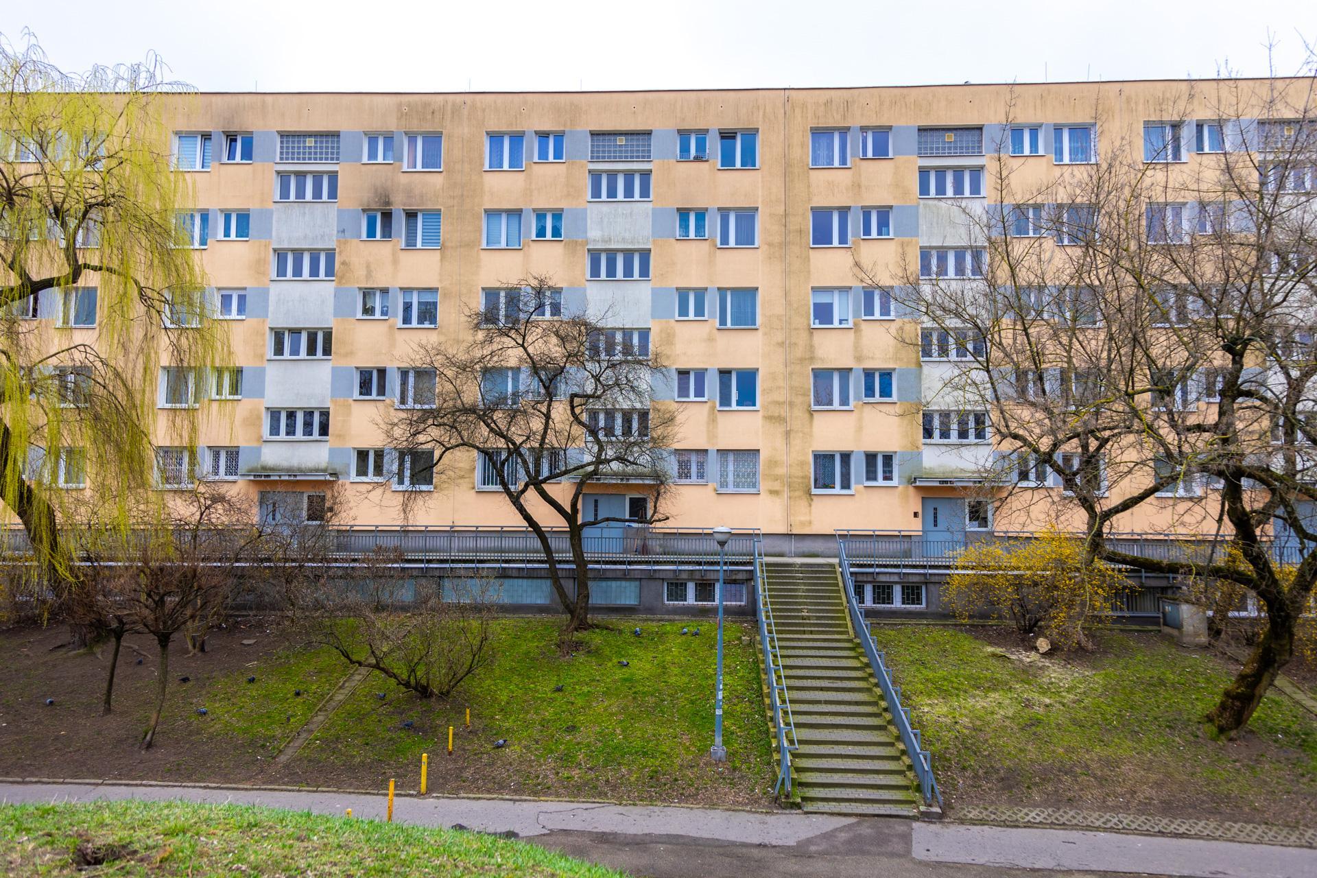 Jamnik - zdjęcia najdłuższego prostego bloku w Warszawie