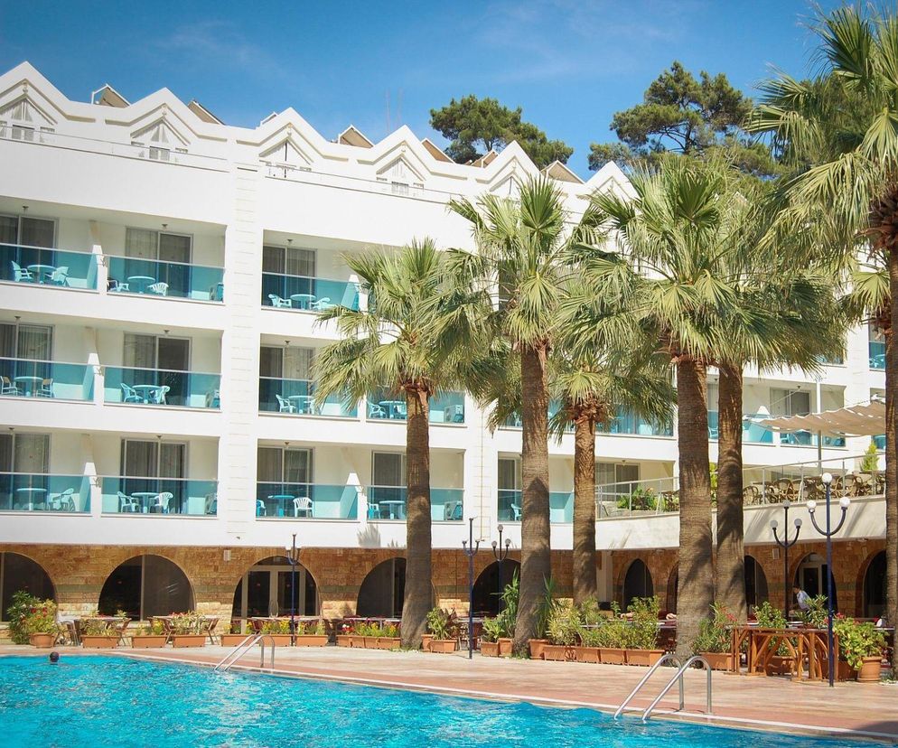 Wakacje last minute w czerwcu. Loty i hotel od 1000 zł i prawie puste plaże