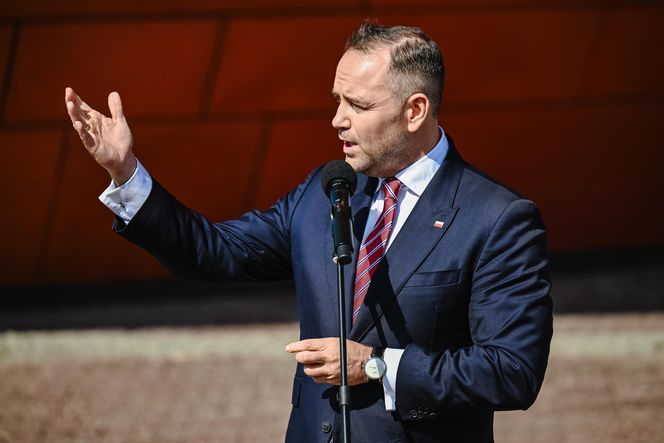Iskrzy między Donaldem Tuskiem a Karolem Nawrockim