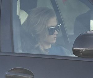 Agnieszka Kaczorowska siedzi i pachnie, a Rogacewicz wynosi śmieci i je kanapke poza autem... Fajna para?