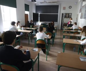 Matura 2025: język angielski. Arkusze już hulają w sieci? Znowu doszło do przecieku? Komunikat CKE - relacja na żywo [7.05.2025]