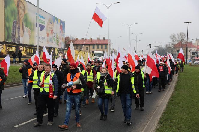 Protest rolników 20 marca w Lublinie. Przeszli ulicami miasta pod LUW