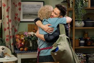 M jak miłość odc. 1683. Barbara (Teresa Lipowska), Mateusz (Krystian Domagała)