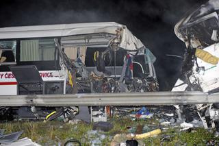 Węgry, wypadek autobusu i dwóch ciężarówek. 51 RANNYCH w czołowym zderzeniu ZDJĘCIA