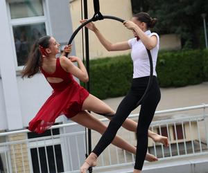 Carnaval Show w Plazie w Lublinie. Było zianie ogniem, pokaz iluzji i żonglerki oraz spektakl aerialowy!