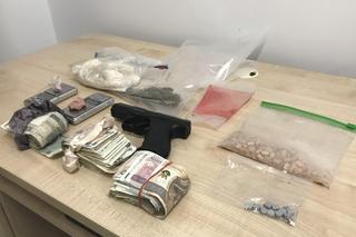 Nalot kryminalnych na mieszkanie 20-latka. To handlarz narkotyków