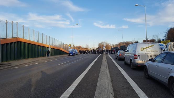"Czy my jesteśmy gorszymi ludźmi?" Protesty mieszkańców gminy Wierzchosławice