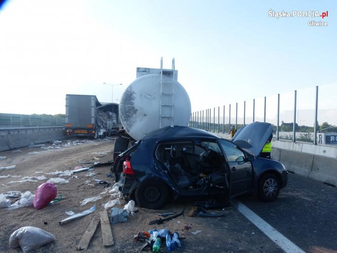 Koszmarny wypadek na A4. Dwa TIR-y zmiażdżyły osobówkę