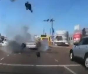 Kierowca z Kijowa oszukał przeznaczenie! Rakieta Putina uderzyła tuż obok samochodu