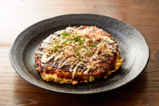 Kapuściana pizza Okonomiyaki - japoński pomysł na szybkie i pyszne danie z patelni!
