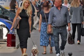 Jasnowidz Jackowski przyłapany w Warszawie. Młodsza, atrakcyjna kobieta i luksusowe zakupy