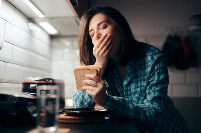 Wątroba nie lubi podjadania nocą i nieregularnych posiłków. Ryzyko tych chorób rośnie gwałtownie