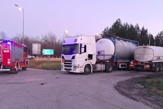 Na DK 50 nieszczelna cysterna przewoziła benzynę z Litwy na Ukrainę