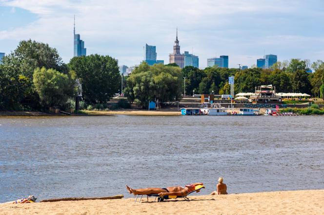 Plażówka Saska, czyli plaża na Saskiej Kępie – opalanie się