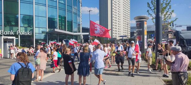 80. rocznica wybuchu Powstania Warszawskiego. 80. rocznica Powstania Warszawskiego. Godzina "W" w Warszawie. Tak mieszkańcy oddali hołd bohaterom